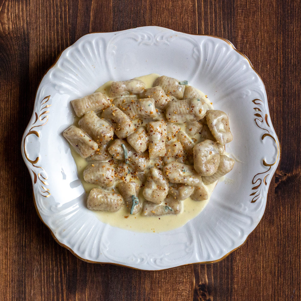 Hazelnut gnocchi with gorgonzola sauce - q.b. cucina recipe