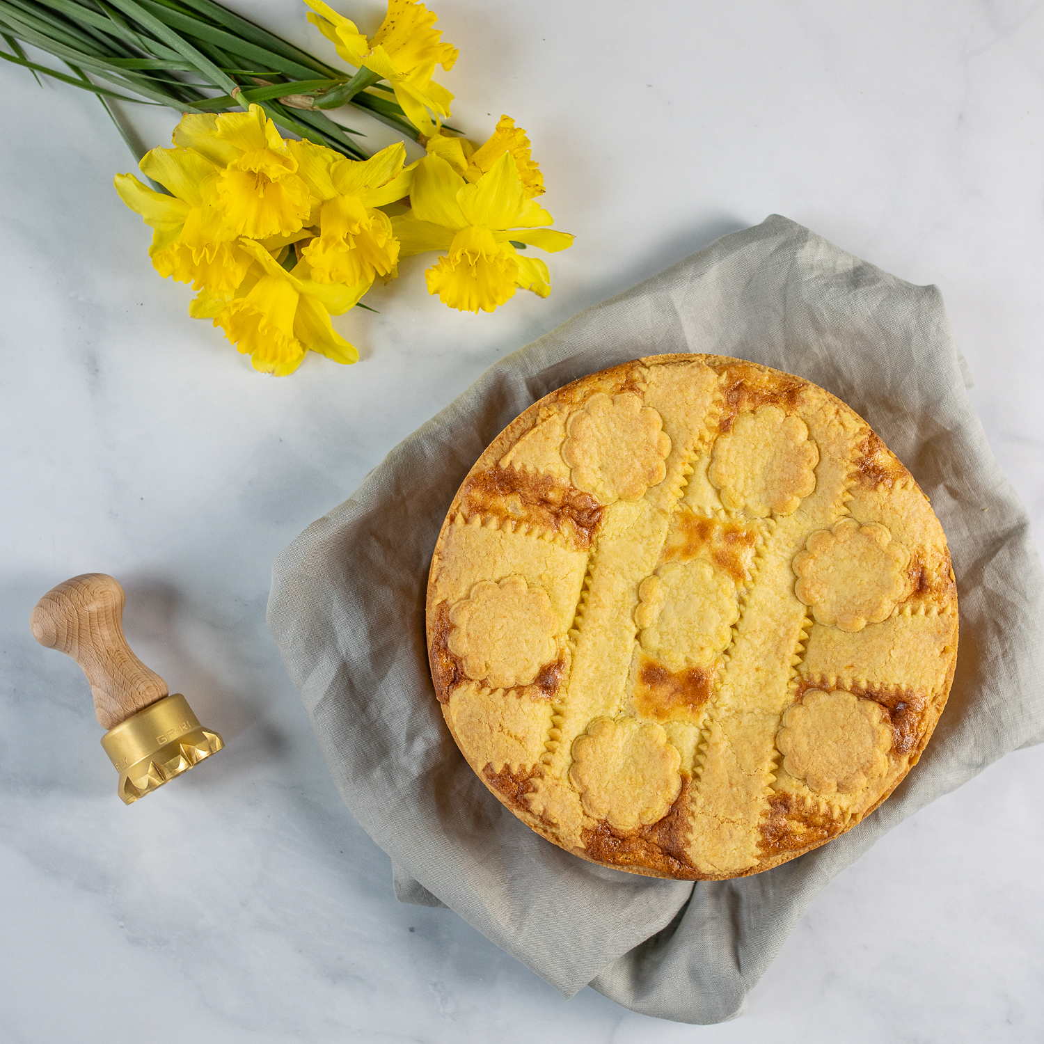 Pastiera di Riso, Italian Easter rice pie with flower topping
