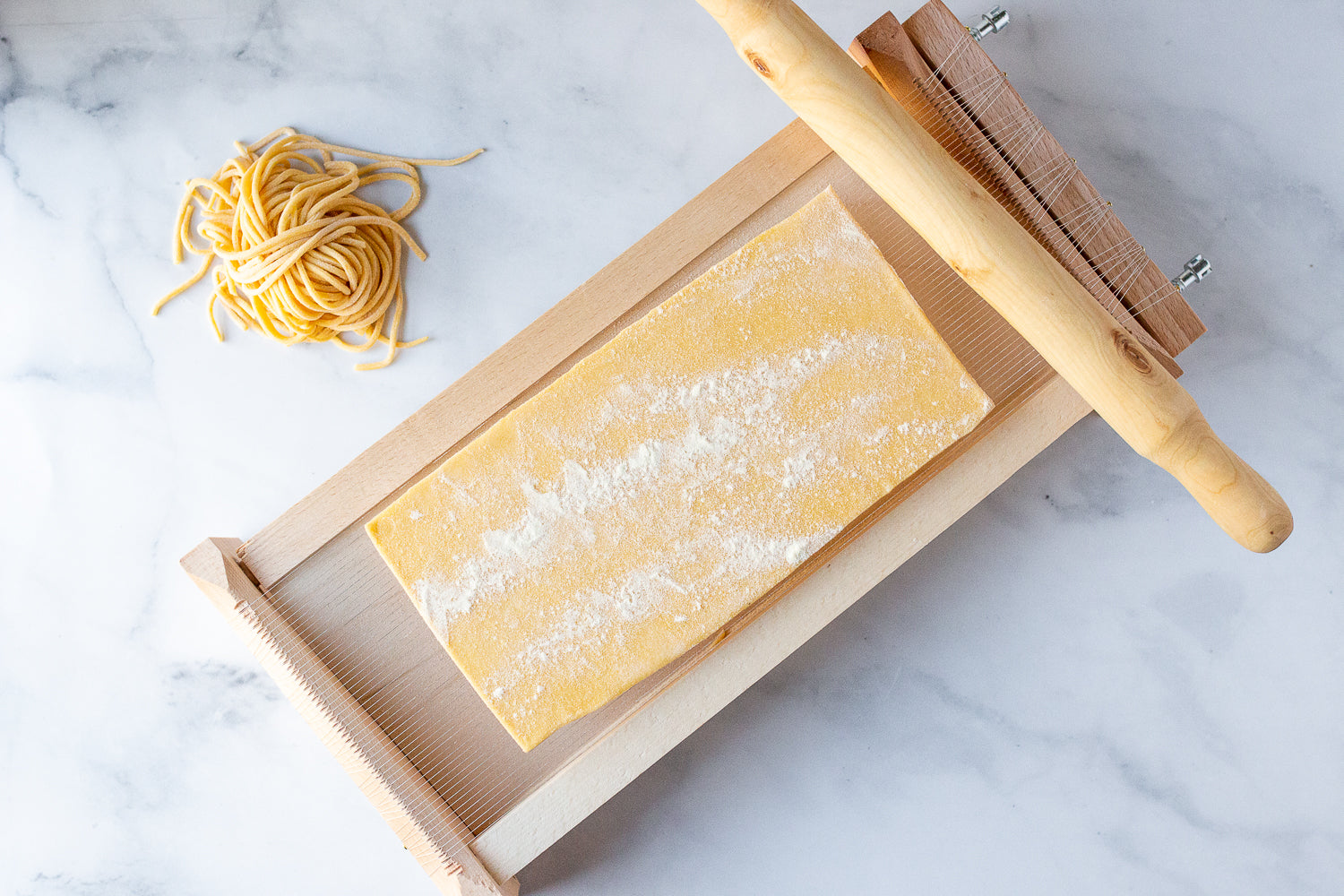 Pasta Guitar for Cutting Abruzzese Spaghetti & Tagliatelle. 46x22x9cm